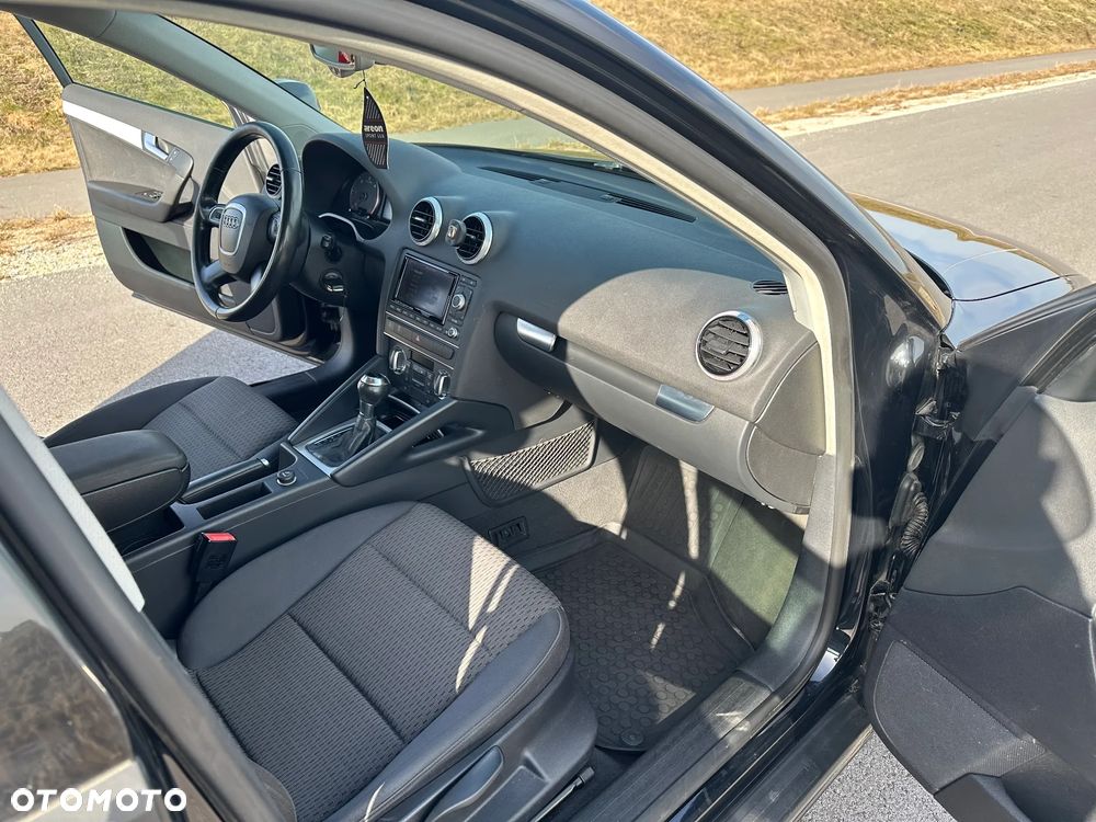 Audi A3 Sportback 1.6 TDI DPF Ambiente S tronic - 12