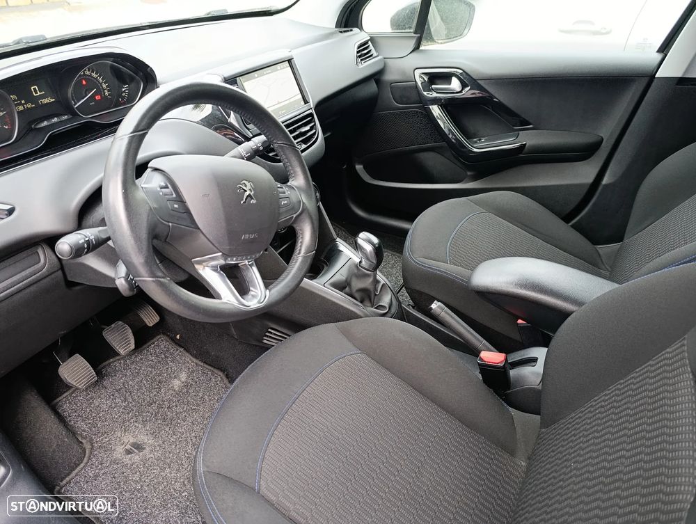 Peugeot 208 - 5
