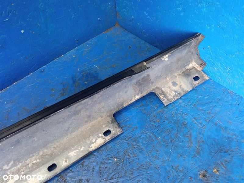 LISTWA PROGOWA LEWA ZEWNĘTRZNA MERCEDES W204 - 7