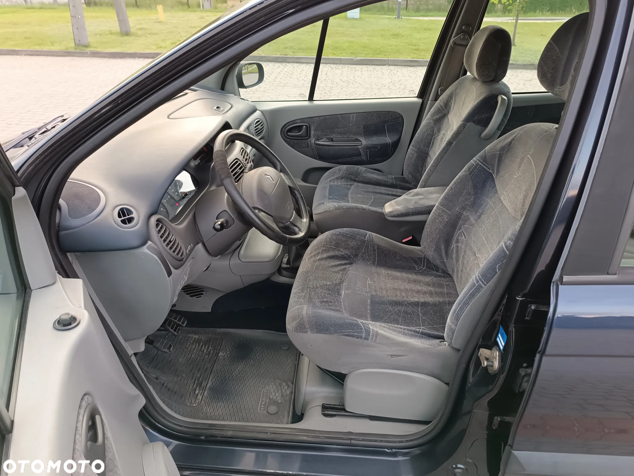Renault Scenic 1.6 16V Confort Privilege - 11