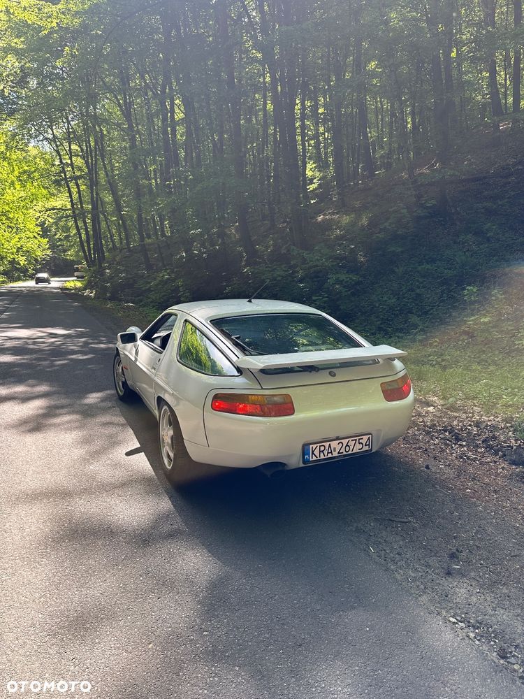 Porsche 928 S4 - 5