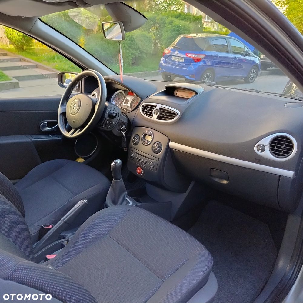 Renault Clio - 17