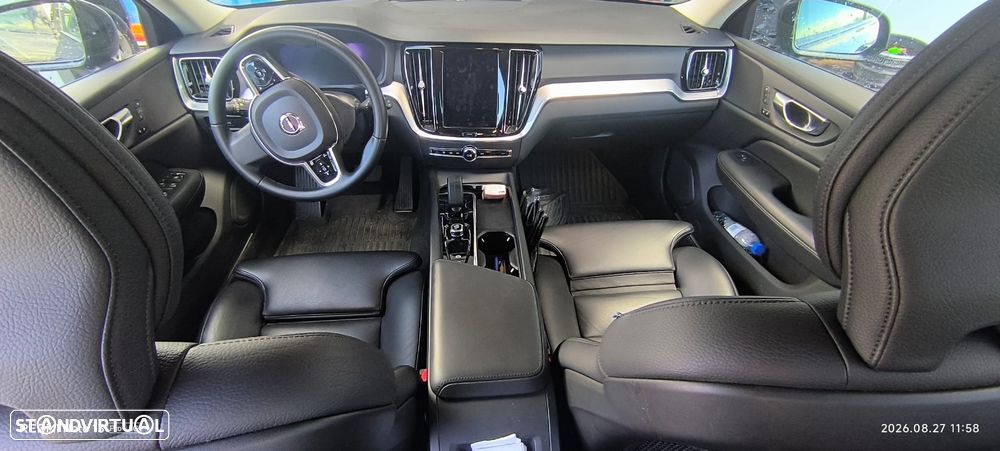 Volvo V60 2.0 B4 Plus Dark Auto - 12