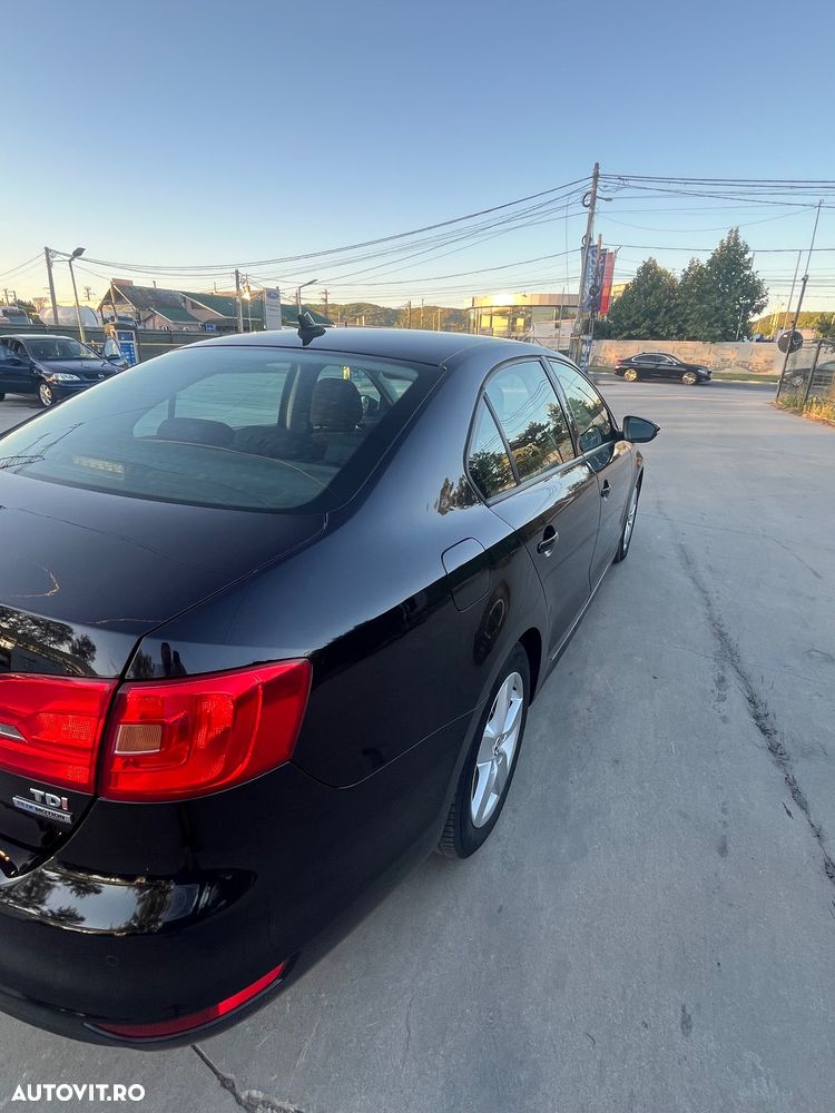 Volkswagen Jetta 1.6 TDI Blue Motion Technology Life - 6