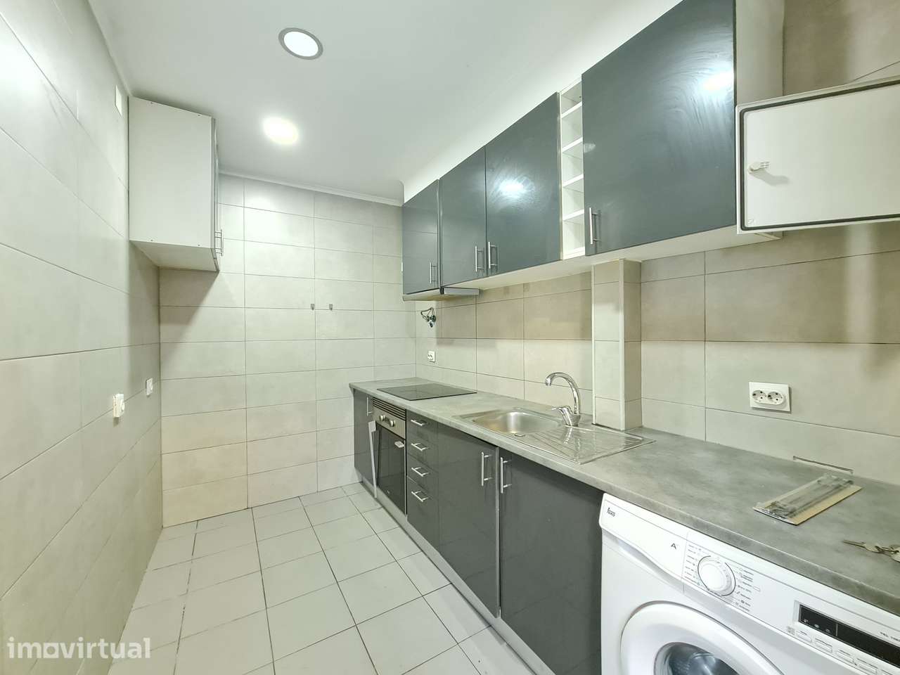 Vende-se apartamento T2 perto Almada Fórum em Corroios - Grande imagem: 3/13