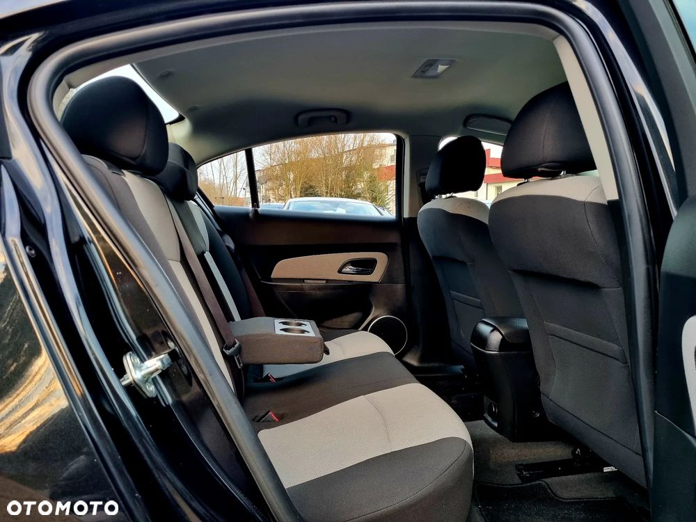 Chevrolet Cruze 1.8 LT - 12