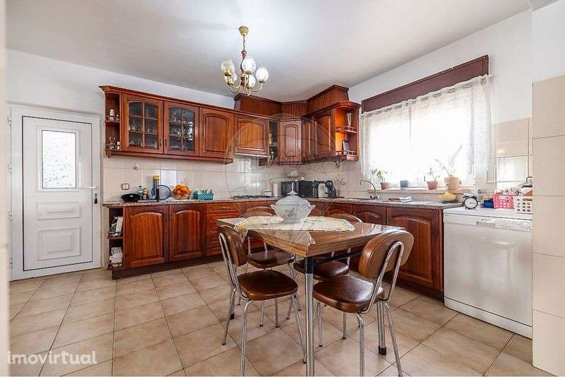 Moradia com Duas Casas Independentes – Oportunidade Imperdível! - Grande imagem: 2/11