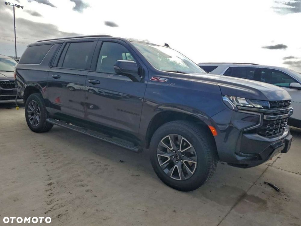 Chevrolet Suburban - 3