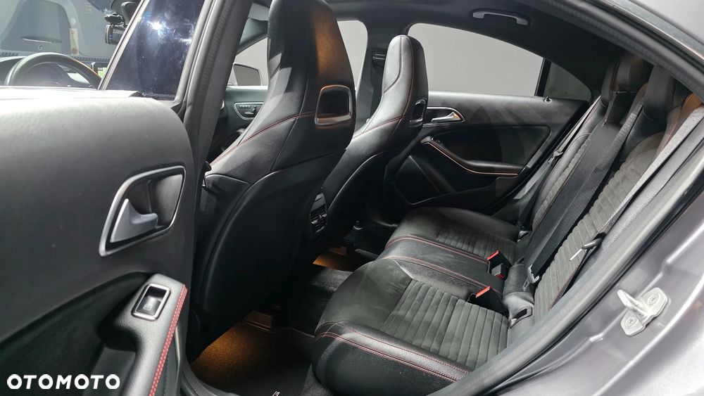 Mercedes-Benz CLA - 12