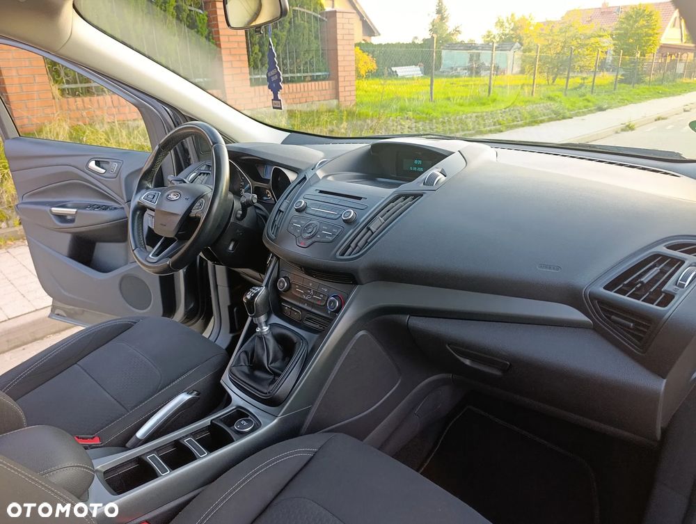 Ford Kuga 2.0 TDCi 2x4 Titanium - 23