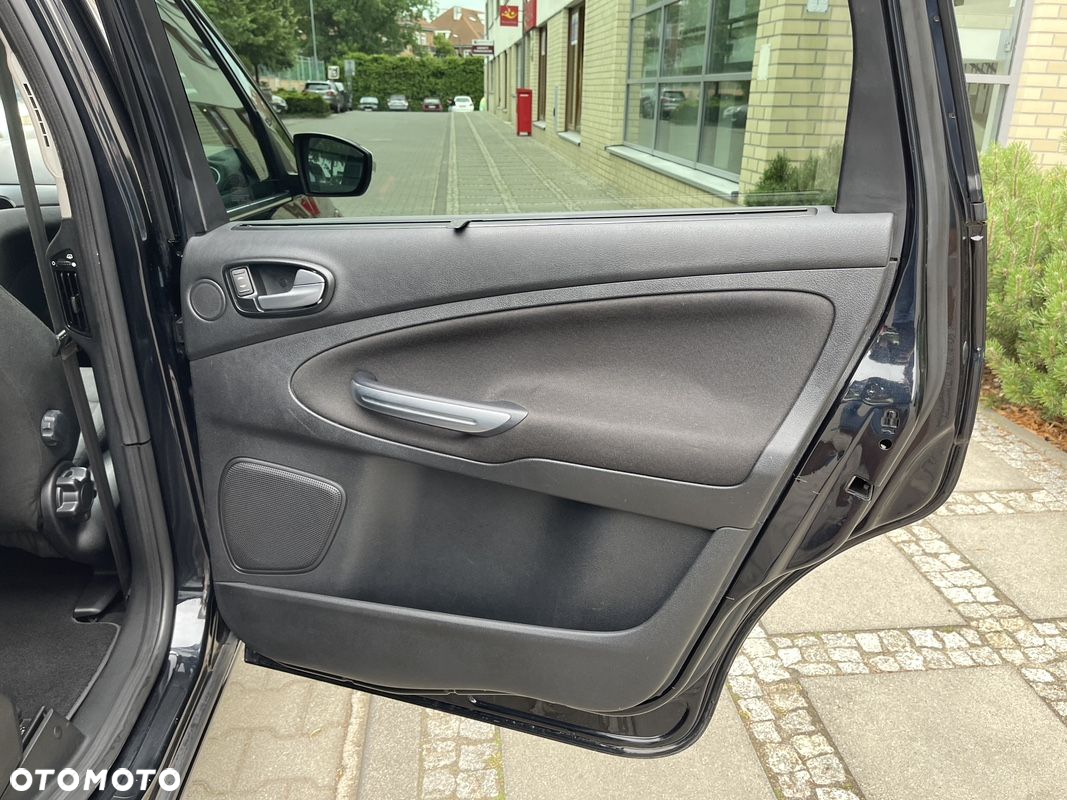 Ford S-Max - 26
