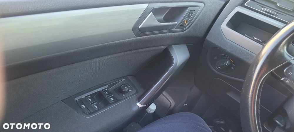 Volkswagen Touran - 9