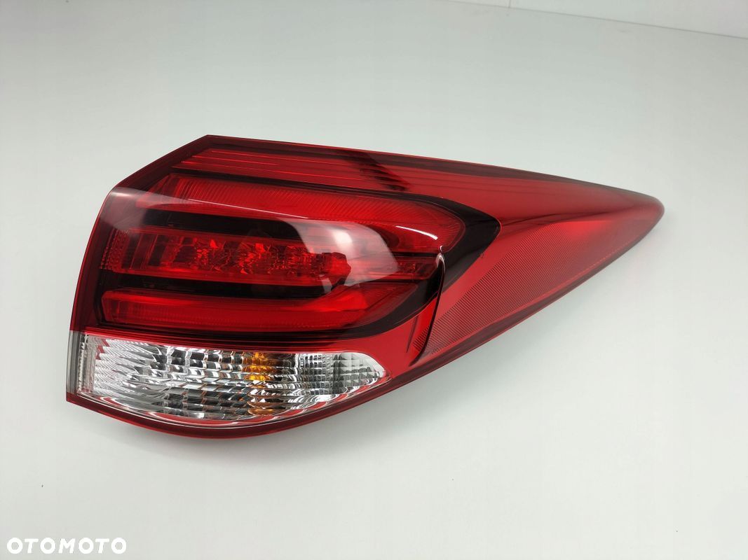 LAMPA PRAWY TYŁ PRAWA TYLNA HYUNDAI I40 924023Z5 - 1