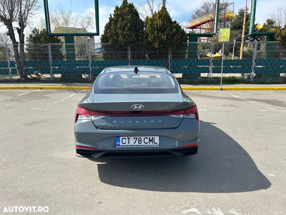 Hyundai Elantra 1.6 l 123 CP 6MT Classic - 6