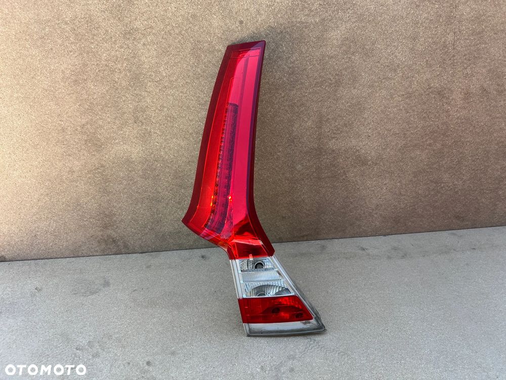 LAMPA TYLNA LEWA VOLVO V70 III LIFT