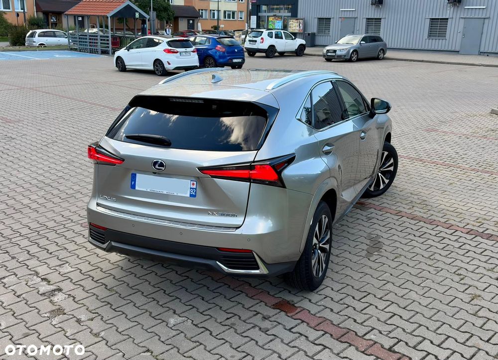 Lexus NX 300h Style Edition - 7