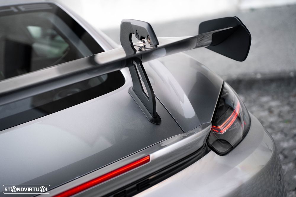 Porsche 718 Cayman GT4 RS - 24