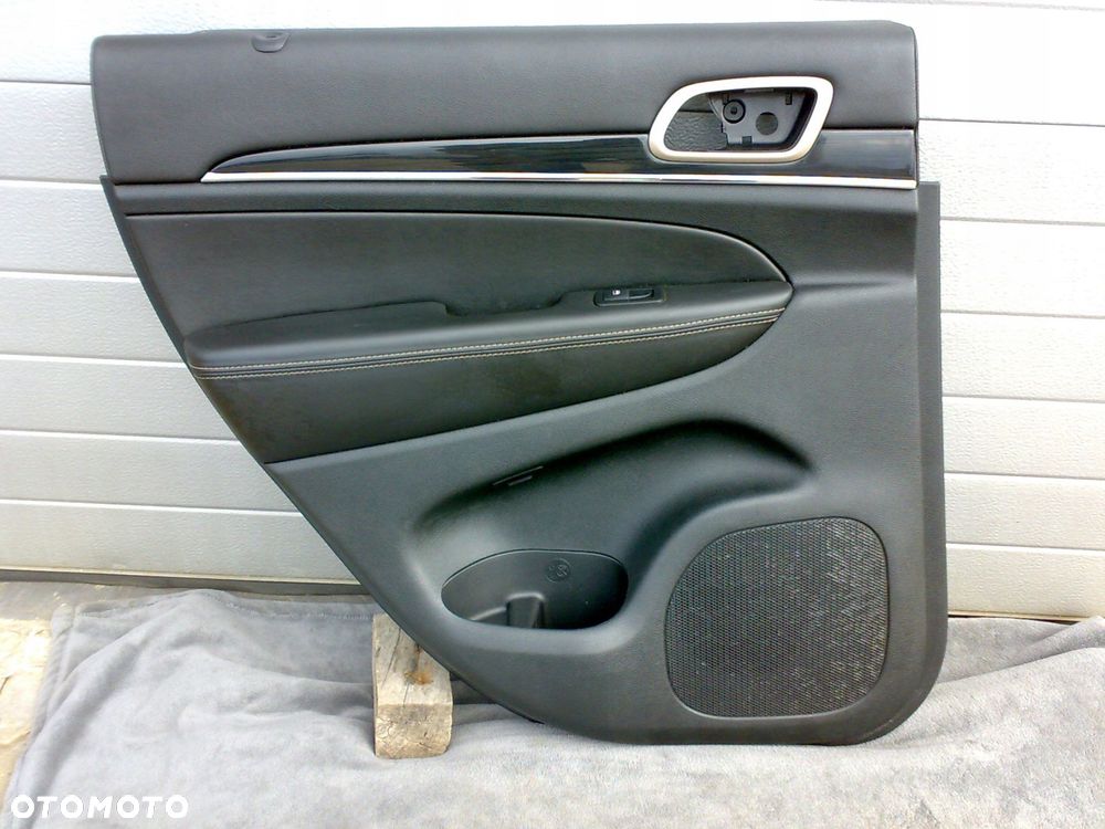 jeep grand cherokee overland wk2 14-18 tapicerka boczek drzwi tylna lewa - 1