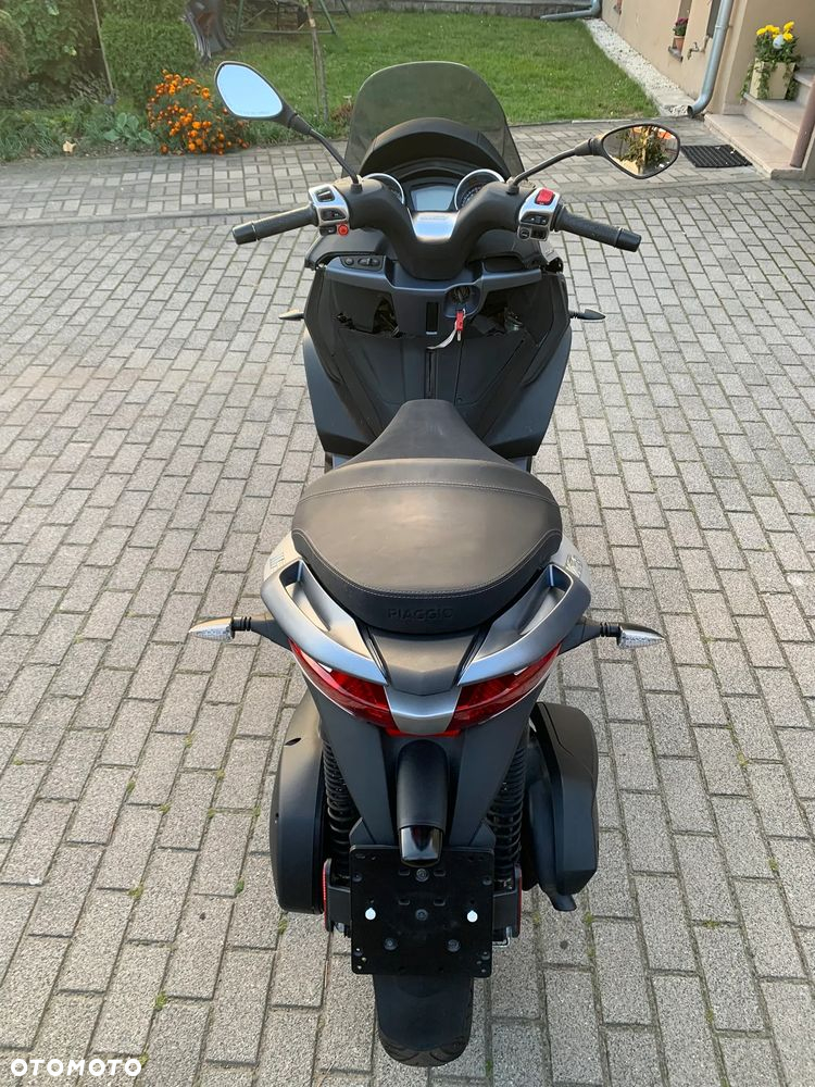 Piaggio MP-3 - 4