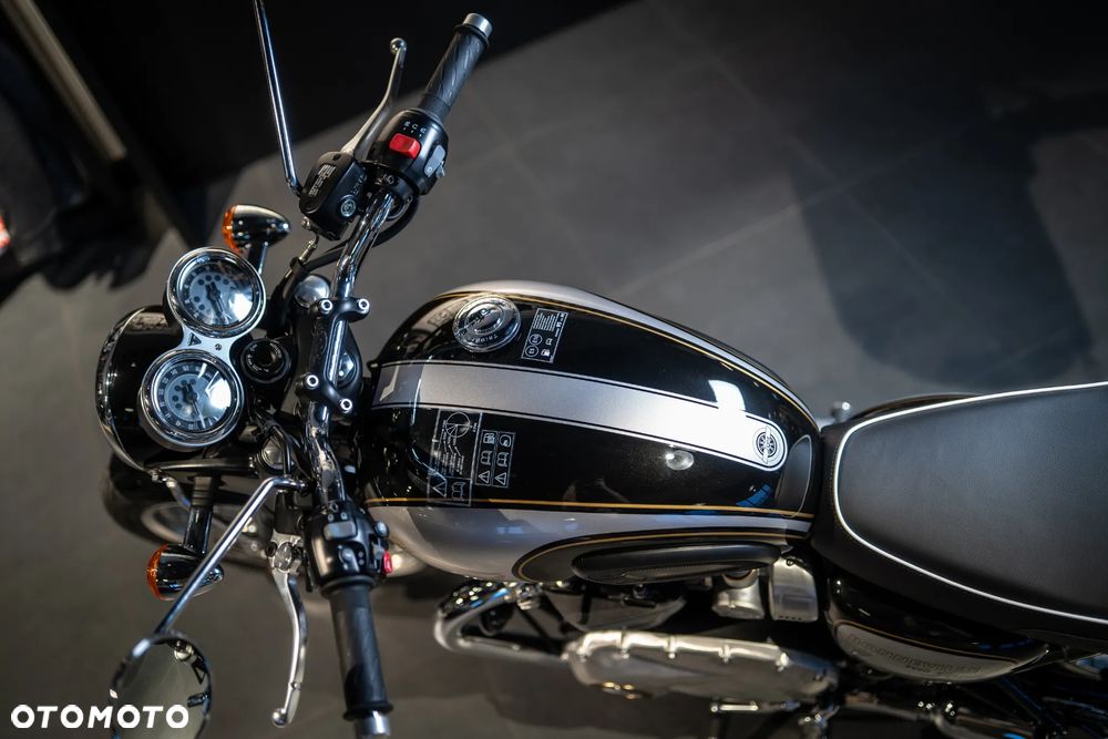 Triumph Bonneville - 10