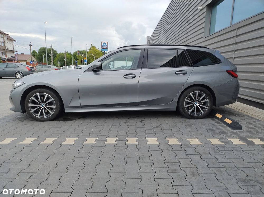 BMW Seria 3 316d mHEV - 15