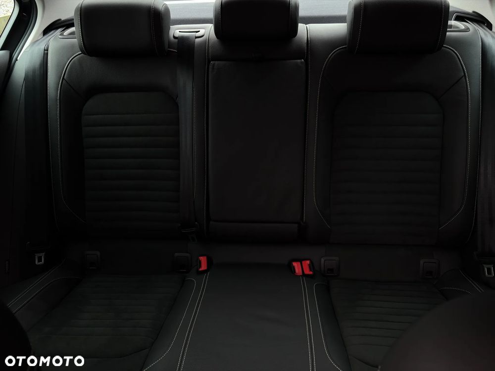 Volkswagen Passat 2.0 TSI Elegance DSG - 34