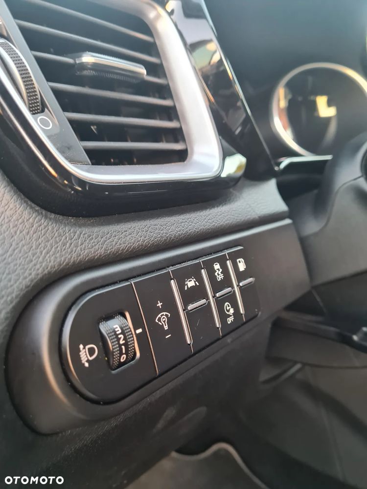 Kia XCeed - 31