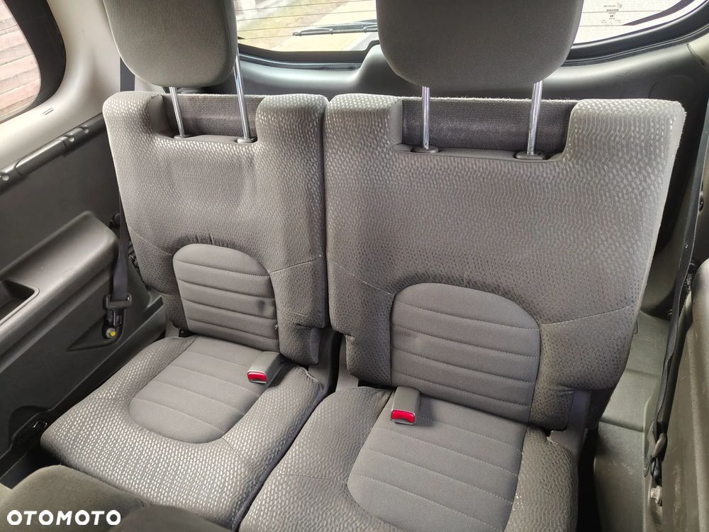 Nissan Pathfinder 2.5 DCi SE - 20