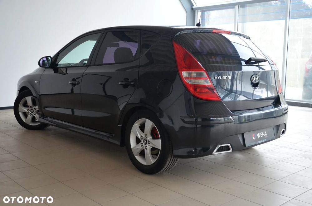 Hyundai i30 1.6 CRDi FIFA WM Edition - 12