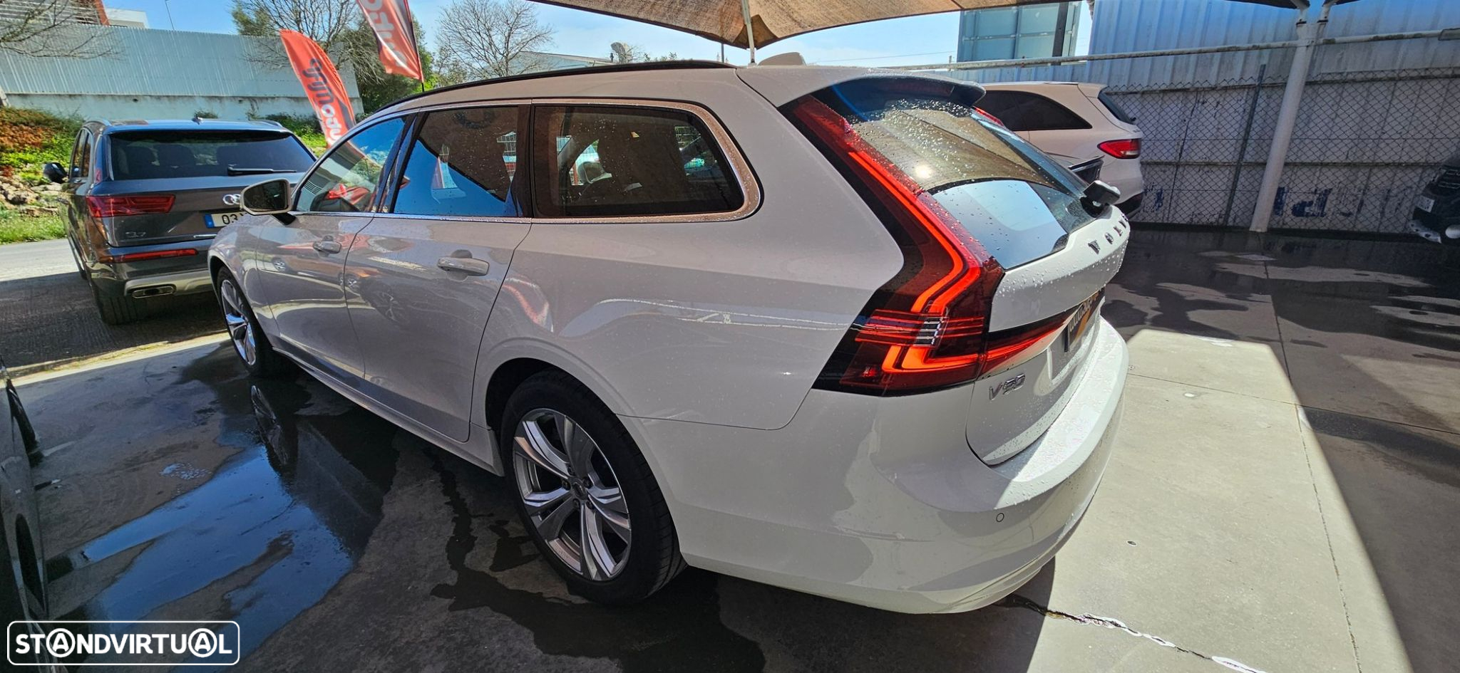 Volvo V90 2.0 B4 Momentum Plus Geartronic - 3