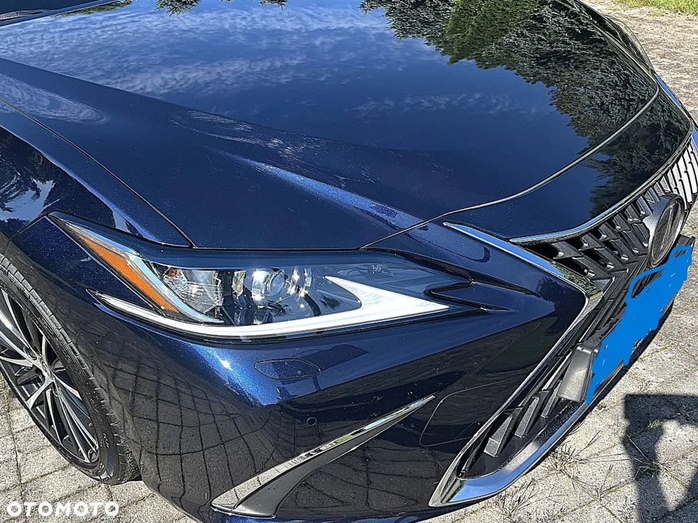 Lexus ES 300h Business Edition - 9