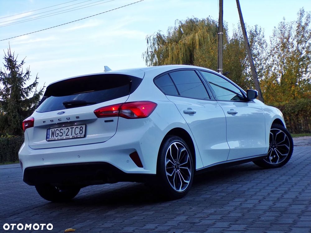 Ford Focus 2018 photo 2