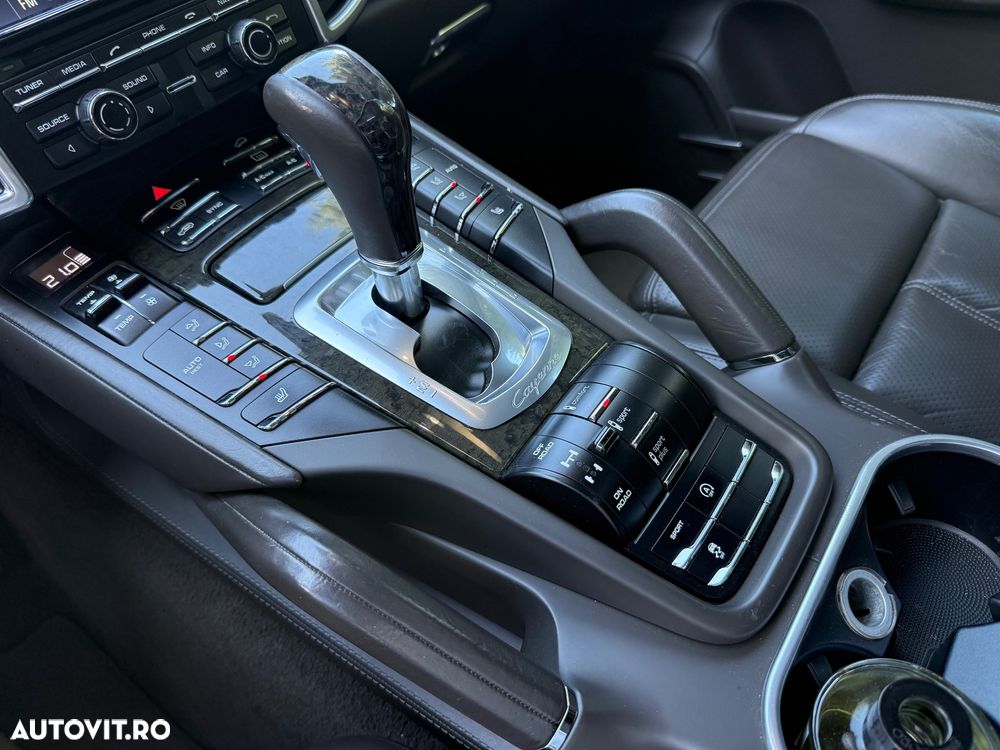 Porsche Cayenne Platinum Edition - 32