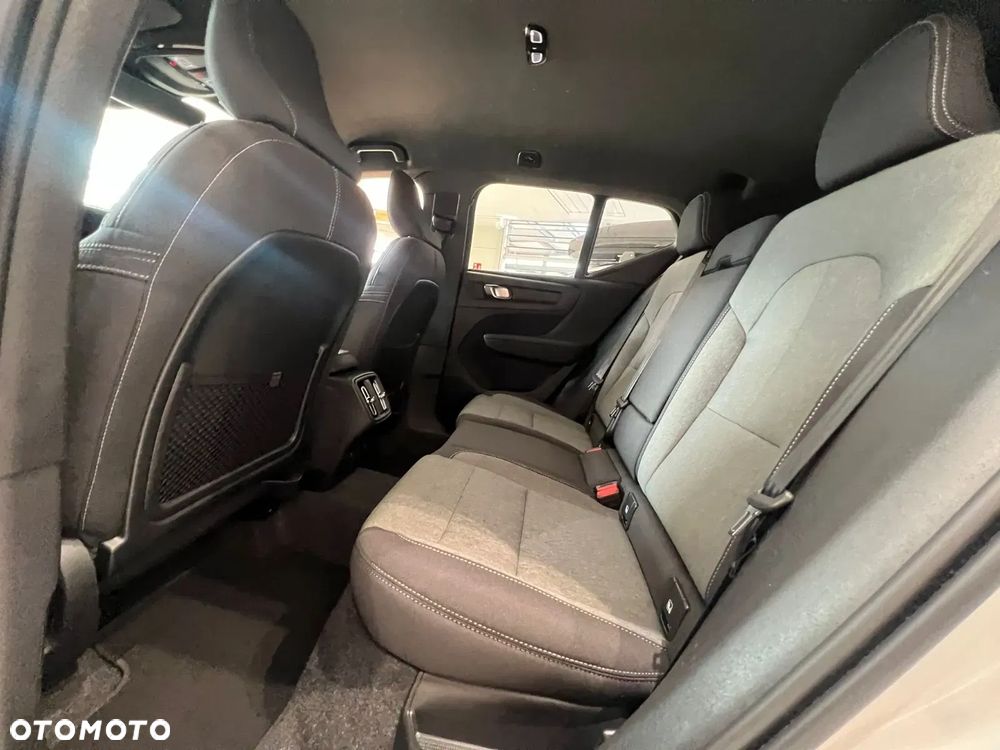 Volvo XC 40 B4 AWD Plus Dark - 24
