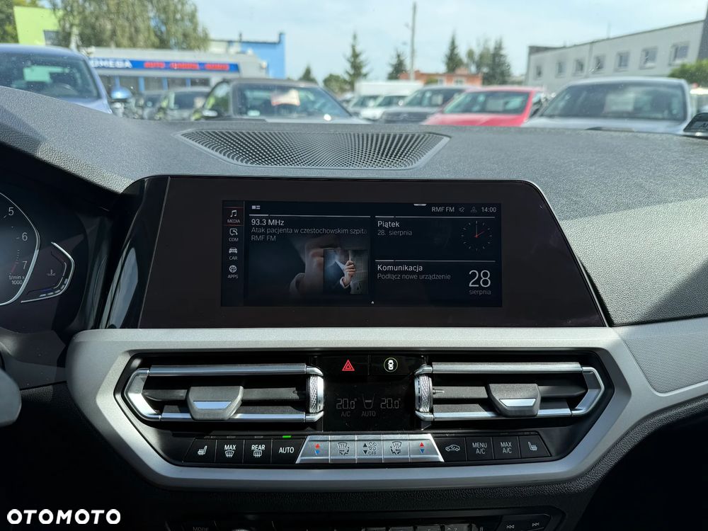 BMW Seria 3 318i - 14