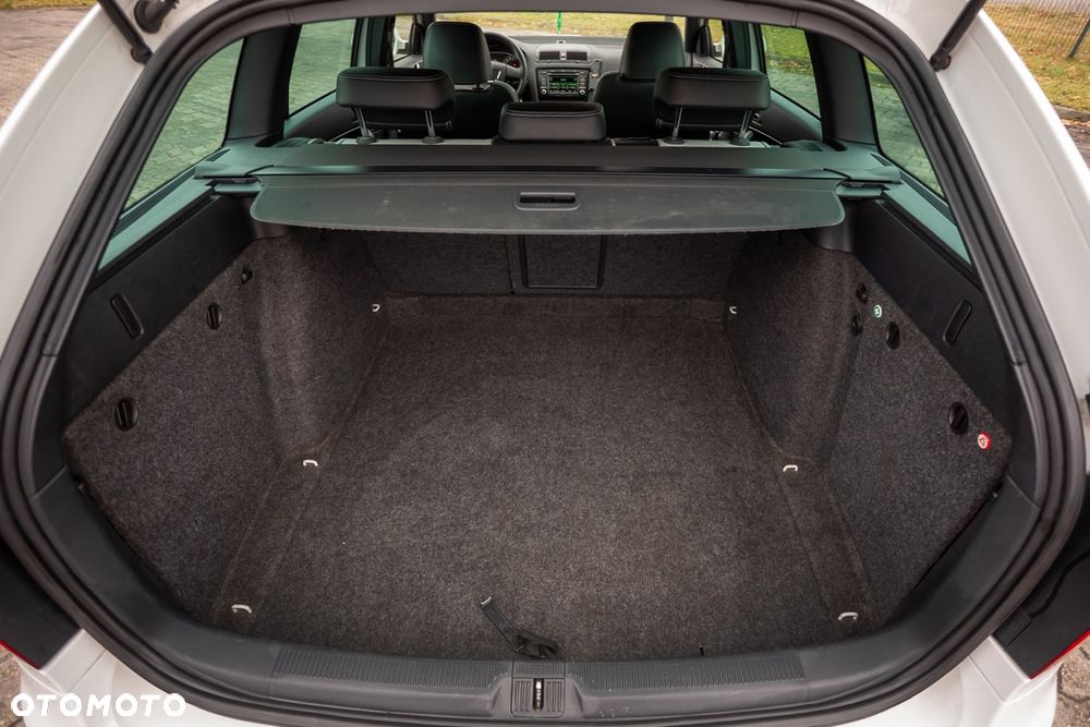 Skoda Octavia 2.0 TDI CR DPF RS - 38