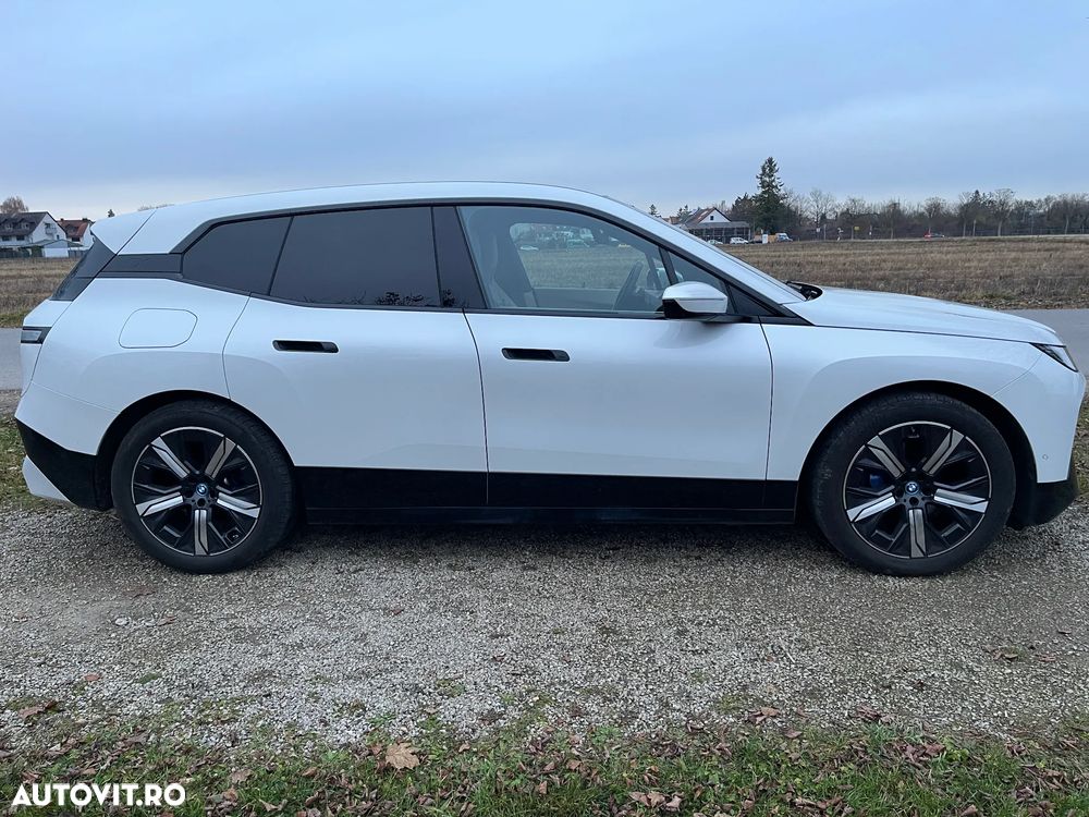 BMW iX - 3