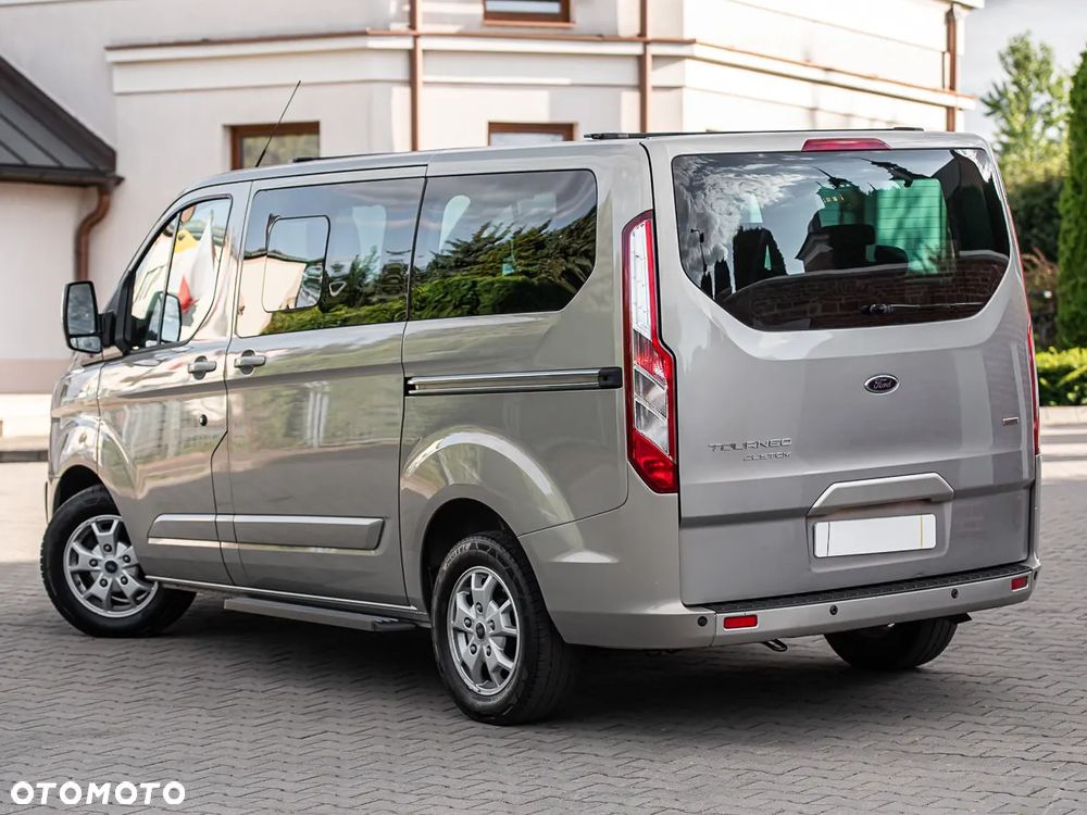 Ford Tourneo Custom - 13