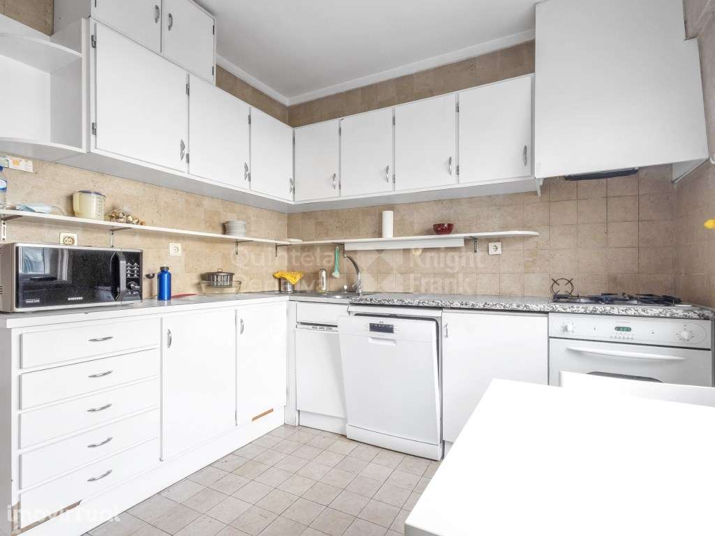 Moradia T4 triplex com pátio no Bairro dos Músicos, no Porto - Grande imagem: 5/24