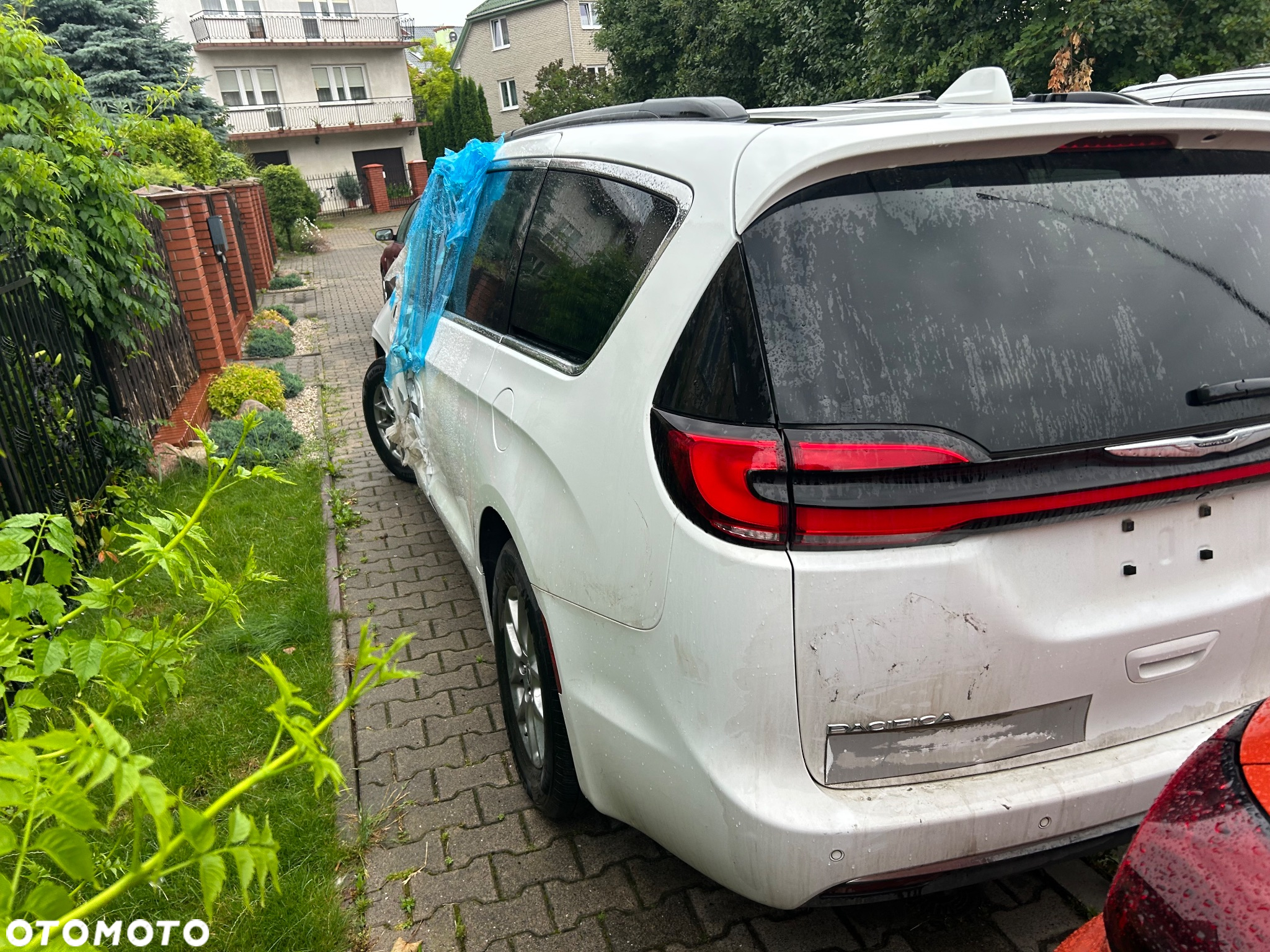Chrysler Pacifica - 4