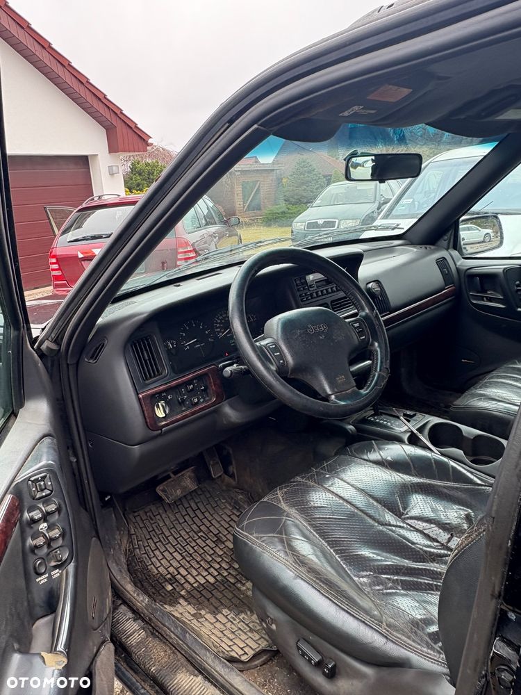 Jeep Grand Cherokee - 12