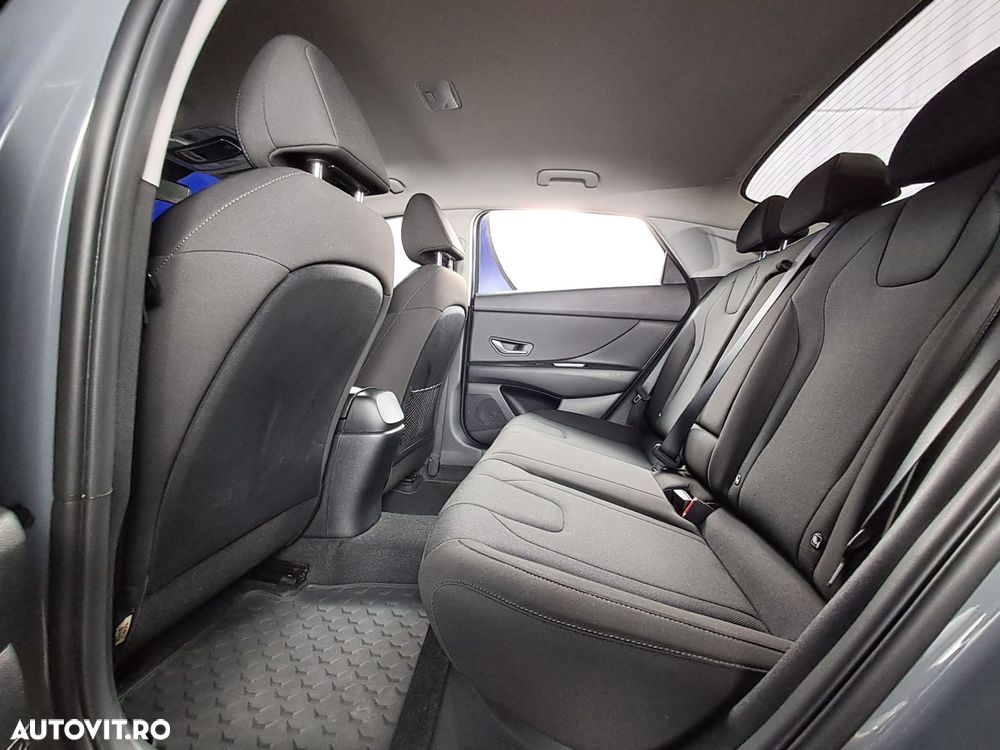 Hyundai Elantra - 25