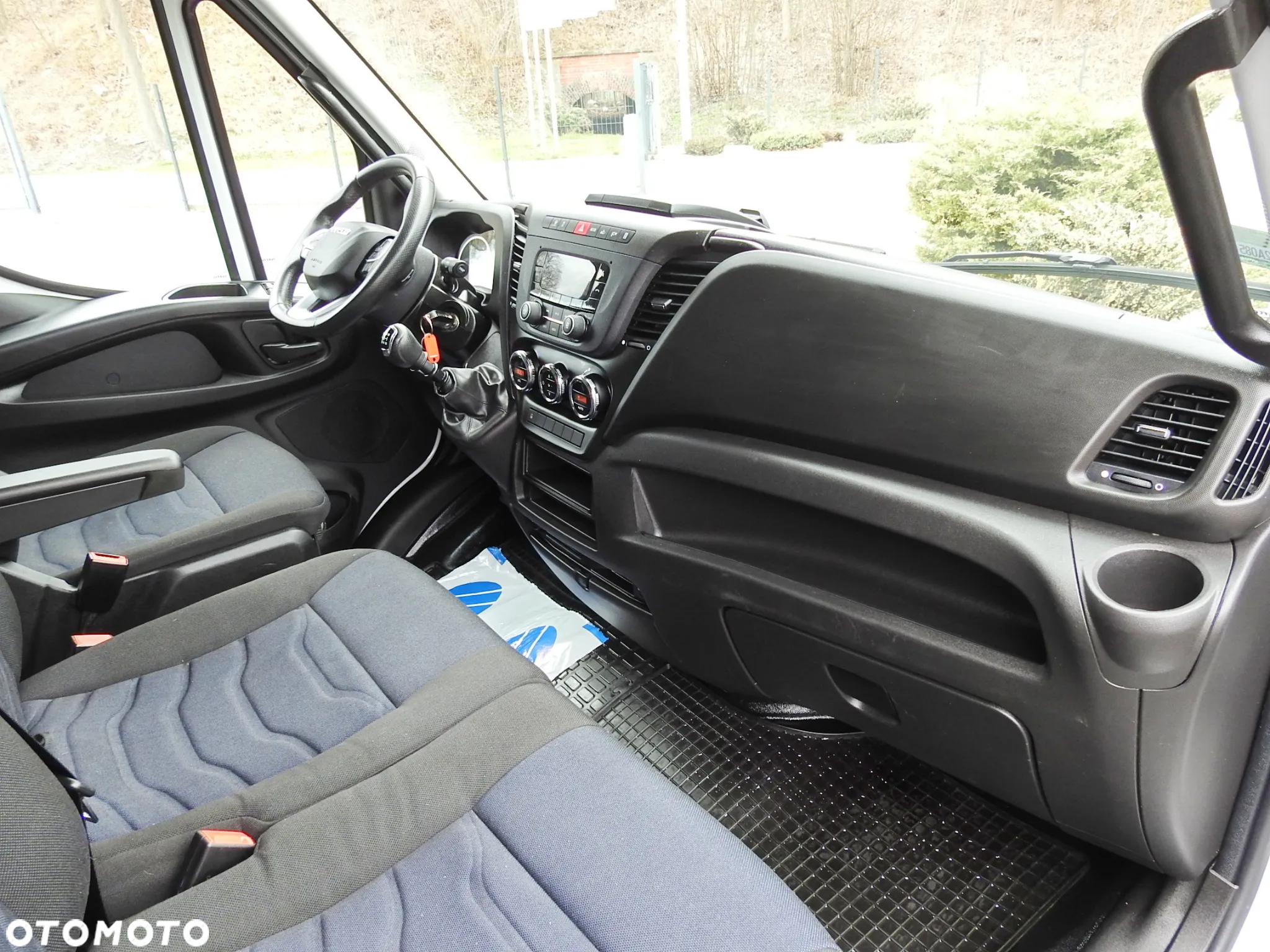 Iveco DAILY  35S18 PRITSCHE PLANE 10 PALETTEN WEBASTO TEMPOMAT LED LICHTER KLIMAANLAGE 180PS [ 437602 ] - 35