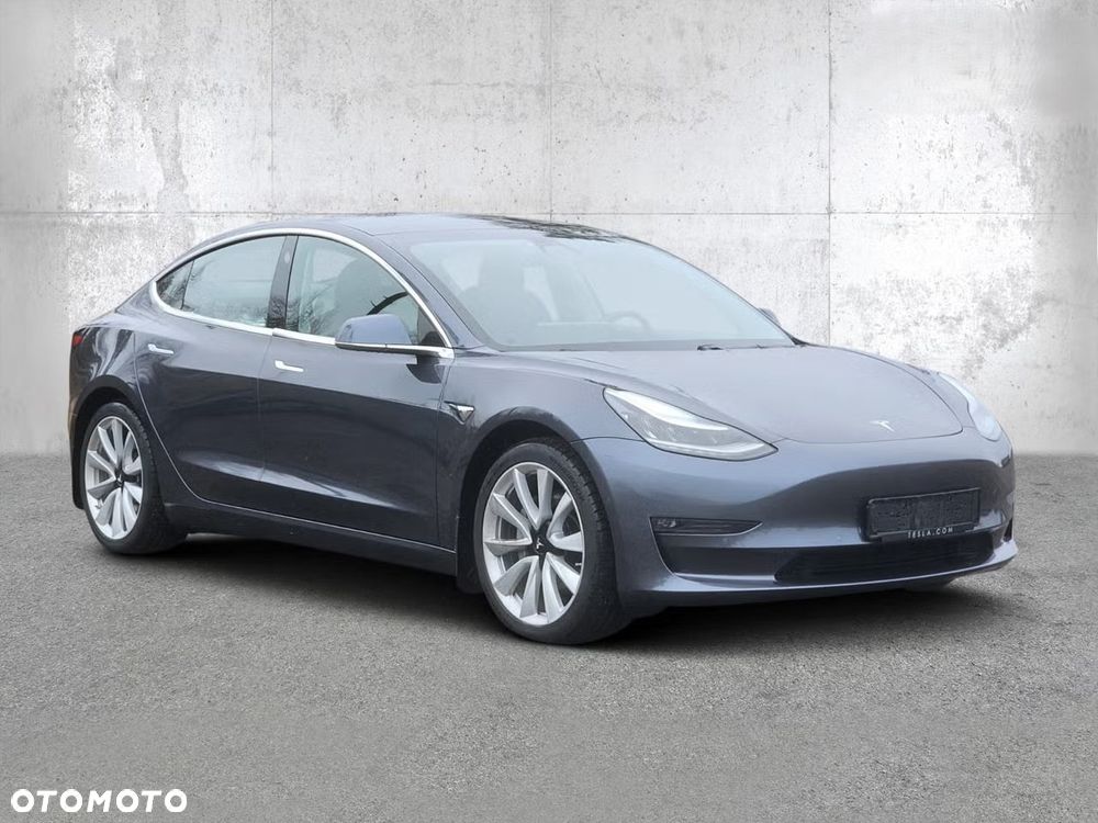 Tesla Model 3 - 3
