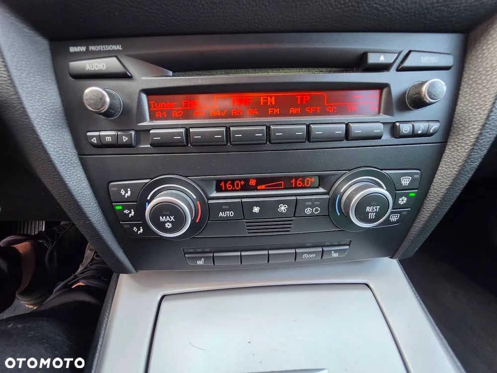 BMW Seria 3 318i Edition Sport - 9