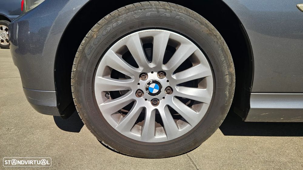 BMW 318 d Sport - 30