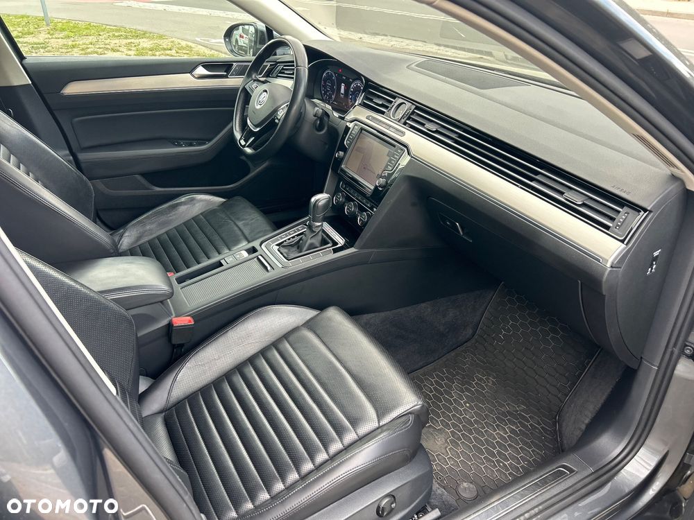 Volkswagen Passat 2.0 TDI SCR 4Motion DDG Highline - 10
