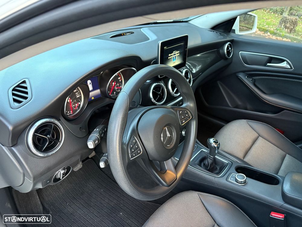 Mercedes-Benz CLA 180 d BlueEFFICIENCY Edition - 14