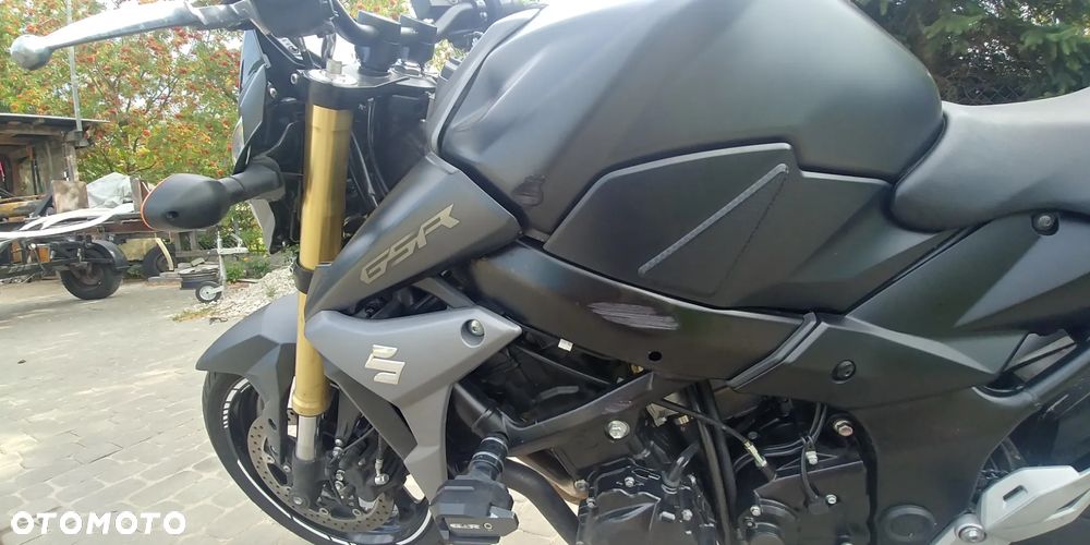 Suzuki GSR - 2