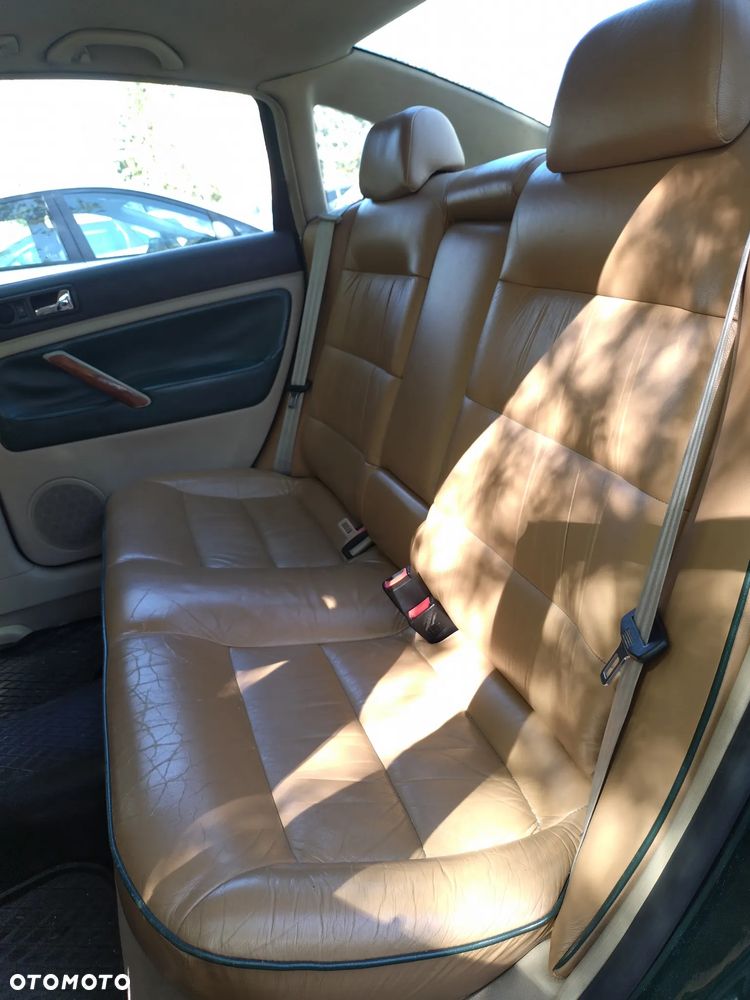 Volkswagen Passat 1.9 TDI Highline - 13